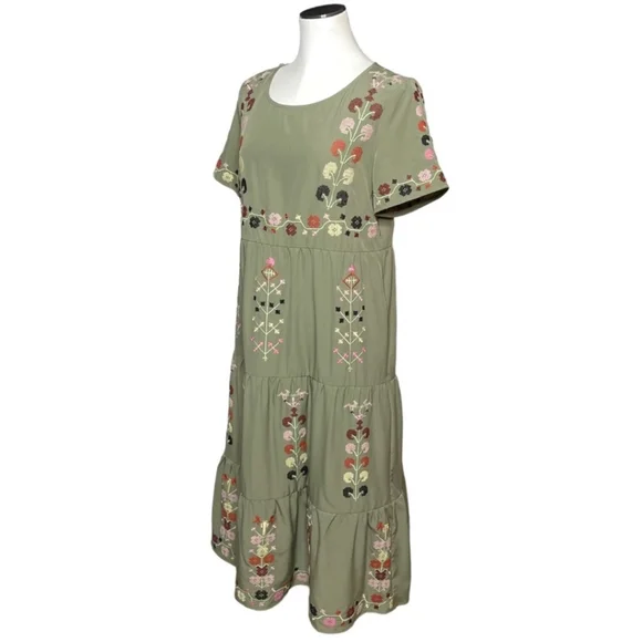 CURVEDREAM Floral Embroidery Tiered Midi Dress - Picture 3 of 11